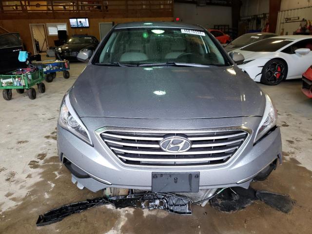 5NPE24AF1HH588158 - 2017 HYUNDAI SONATA SE SILVER photo 5