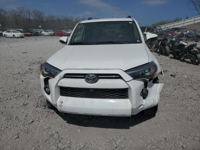 JTEFU5JRXP5288451 - 2023 TOYOTA 4RUNNER SR5 WHITE photo 5