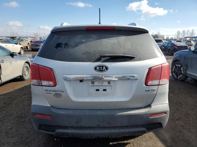 5XYKUDA25BG129997 - 2011 KIA SORENTO EX SILVER photo 6