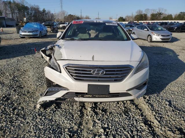 5NPE24AF0FH199766 - 2015 HYUNDAI SONATA SE WHITE photo 5