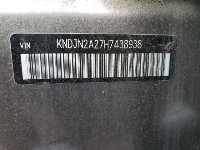 KNDJN2A27H7438938 - 2017 KIA SOUL GRAY photo 12