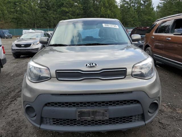 KNDJN2A27H7438938 - 2017 KIA SOUL GRAY photo 5