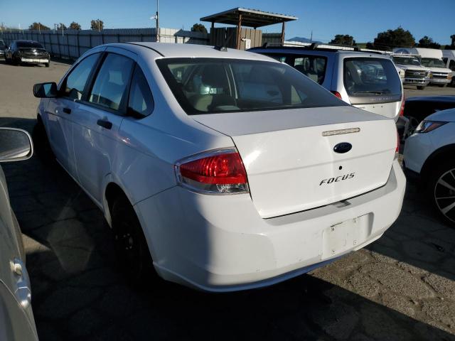 1FAHP34N98W170572 - 2008 FORD FOCUS S/SE WHITE photo 2