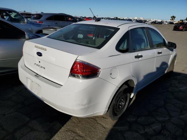 1FAHP34N98W170572 - 2008 FORD FOCUS S/SE WHITE photo 3