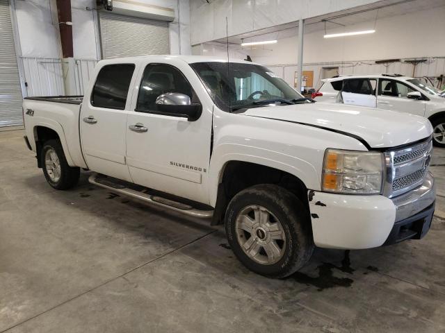 2GCEK133X71636452 - 2007 CHEVROLET SILVERADO K1500 CREW CAB WHITE photo 4