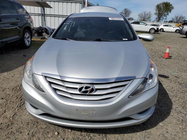 5NPEB4AC8DH640997 - 2013 HYUNDAI SONATA GLS SILVER photo 5