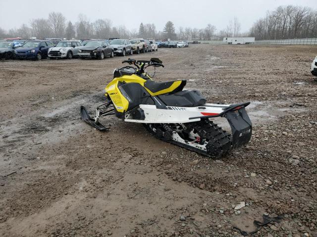 2BPSUUHE6HV000064 - 2017 SKI DOO 800CC TWO TONE photo 3