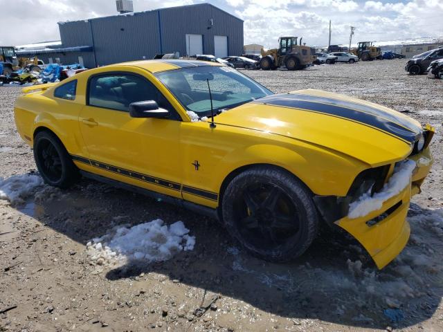 1ZVFT80N365136112 - 2006 FORD MUSTANG YELLOW photo 4