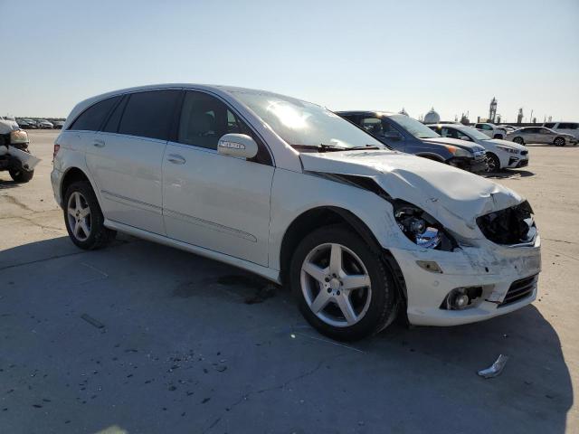 4JGCB6FE2AA110973 - 2010 MERCEDES-BENZ R 350 4MATIC WHITE photo 4