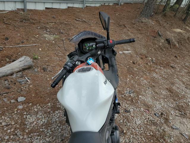 ML5EXER12PDA87202 - 2023 KAWASAKI EX650 R WHITE photo 5