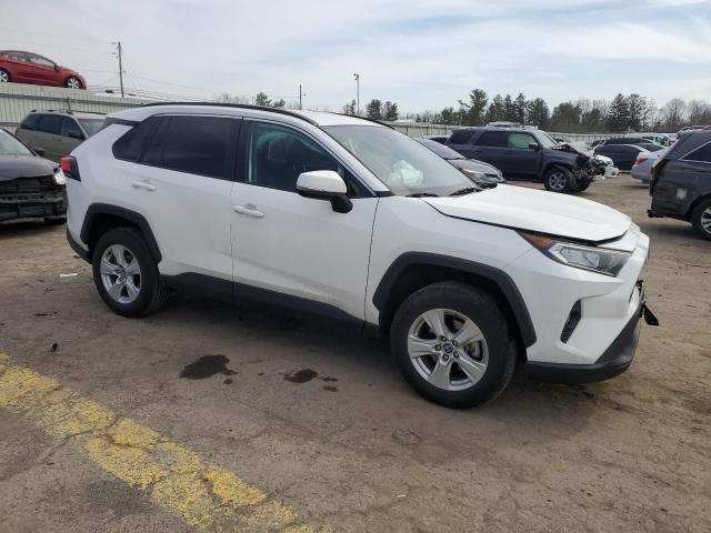 2T3P1RFV6MC152984 - 2021 TOYOTA RAV4 XLE WHITE photo 4