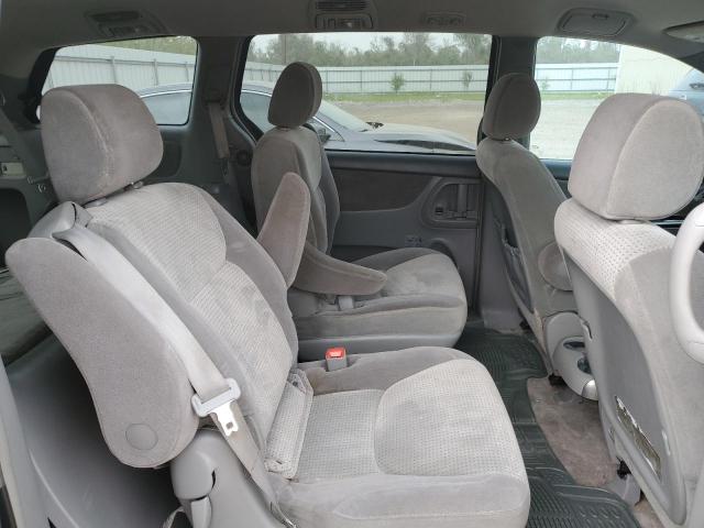 5TDZK23CX8S158230 - 2008 TOYOTA SIENNA CE SILVER photo 11