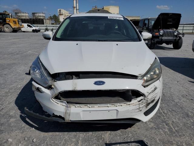 1FADP3K28HL231628 - 2017 FORD FOCUS SE WHITE photo 5