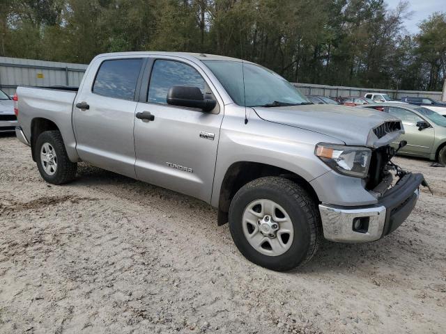 5TFDY5F12JX741928 - 2018 TOYOTA TUNDRA CREWMAX SR5 SILVER photo 4