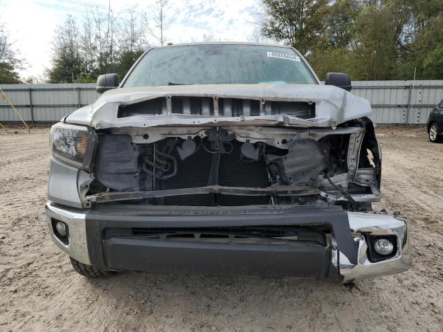 5TFDY5F12JX741928 - 2018 TOYOTA TUNDRA CREWMAX SR5 SILVER photo 5