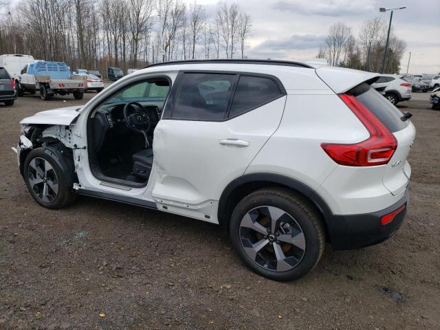 YV4L12UL7R2216632 - 2024 VOLVO XC40 PLUS WHITE photo 2