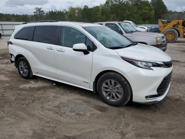 5TDYSKFC1MS033019 - 2021 TOYOTA SIENNA XLE WHITE photo 4