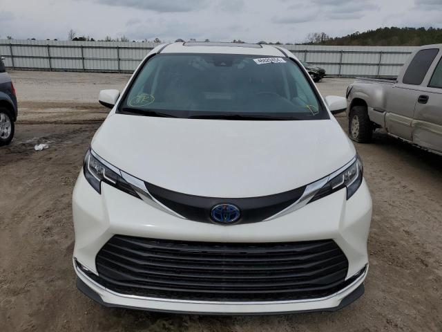 5TDYSKFC1MS033019 - 2021 TOYOTA SIENNA XLE WHITE photo 5