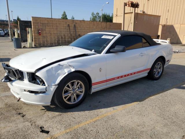 1ZVFT84N855253936 - 2005 FORD MUSTANG WHITE photo 1