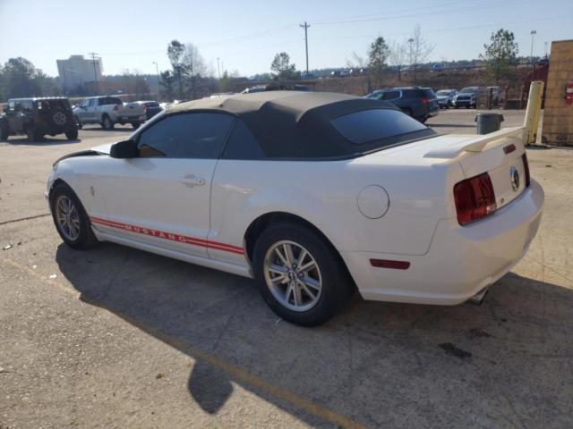 1ZVFT84N855253936 - 2005 FORD MUSTANG WHITE photo 2