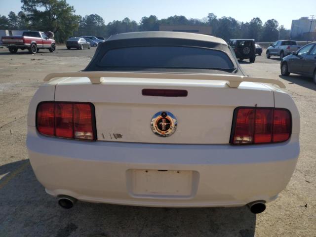 1ZVFT84N855253936 - 2005 FORD MUSTANG WHITE photo 6