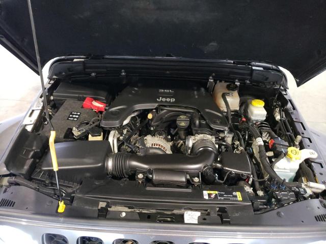 1C4HJXEG6JW246662 - 2018 JEEP WRANGLER U SAHARA GRAY photo 11