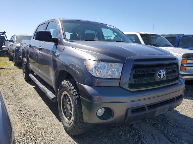 5TFDY5F17DX320467 - 2013 TOYOTA TUNDRA CREWMAX SR5 CHARCOAL photo 4