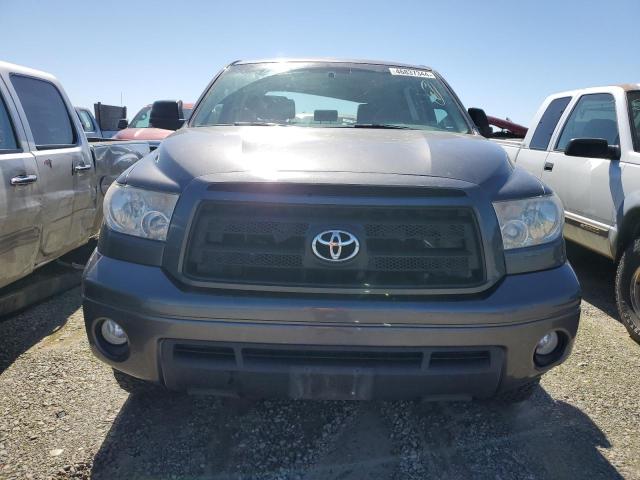 5TFDY5F17DX320467 - 2013 TOYOTA TUNDRA CREWMAX SR5 CHARCOAL photo 5