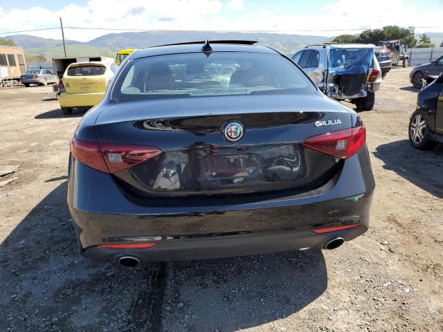 ZARFAEBNXJ7590865 - 2018 ALFA ROMEO GIULIA BLACK photo 6