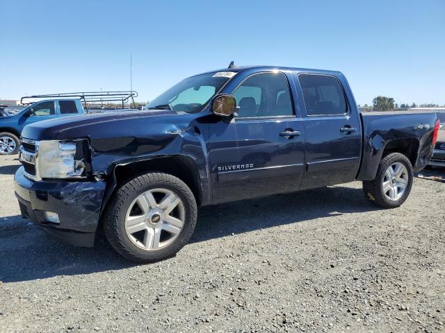 2GCEK13M671535594 - 2007 CHEVROLET SILVERADO K1500 CREW CAB BLUE photo 1