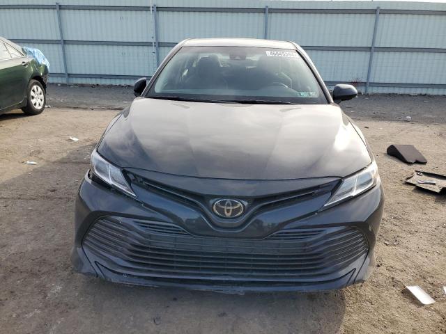 4T1B11HK1JU633503 - 2018 TOYOTA CAMRY L BLACK photo 5