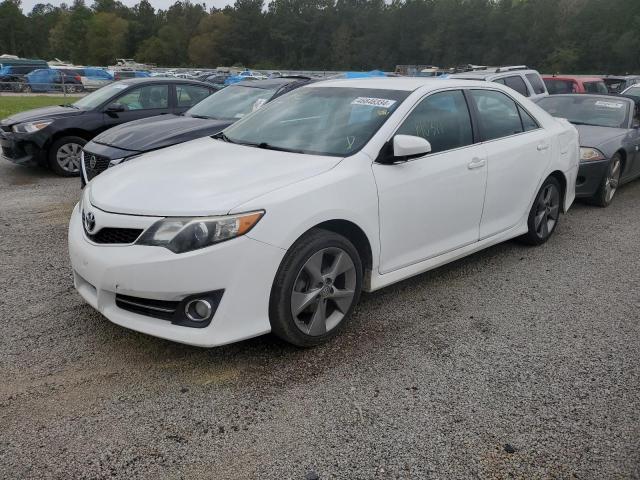 4T1BK1FKXEU552411 - 2014 TOYOTA CAMRY SE WHITE photo 1