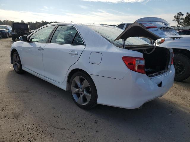 4T1BK1FKXEU552411 - 2014 TOYOTA CAMRY SE WHITE photo 2