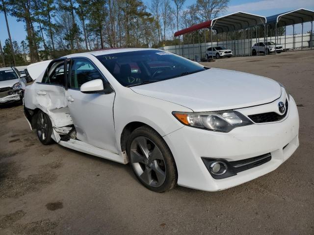 4T1BK1FKXEU552411 - 2014 TOYOTA CAMRY SE WHITE photo 4