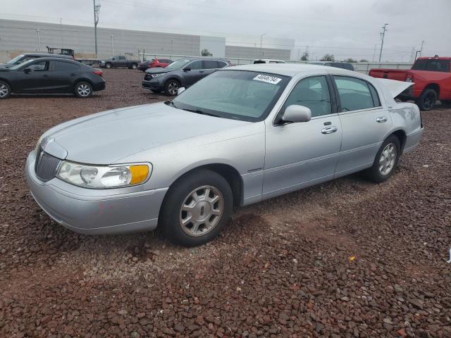 2002 LINCOLN TOWN CAR SIGNATURE, 