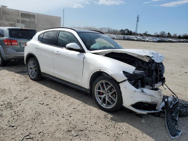 ZASFAKNN7J7B95991 - 2018 ALFA ROMEO STELVIO TI SPORT WHITE photo 4