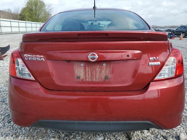 3N1CN7APXJL869781 - 2018 NISSAN VERSA S RED photo 6