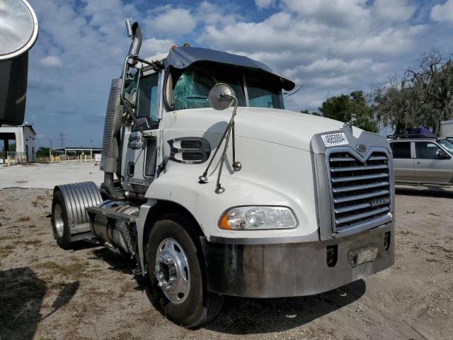 1M1AE02Y54N002523 - 2004 MACK 600 CX600 WHITE photo 1