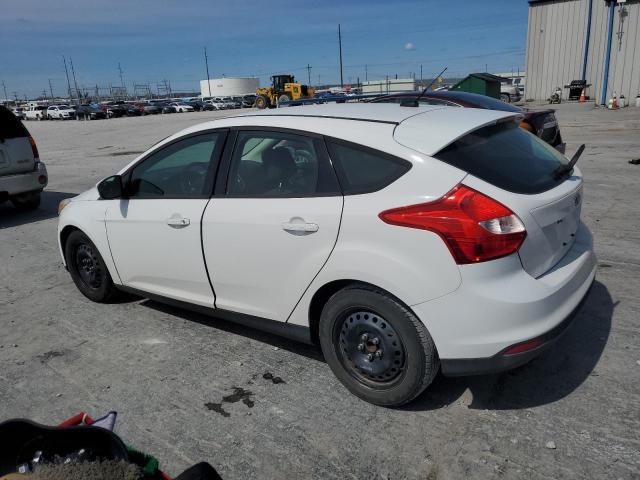 1FAHP3K26CL316123 - 2012 FORD FOCUS SE WHITE photo 2