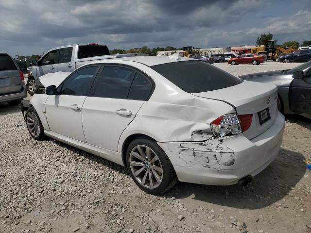 WBAPH7C51BE679481 - 2011 BMW 328 I WHITE photo 2