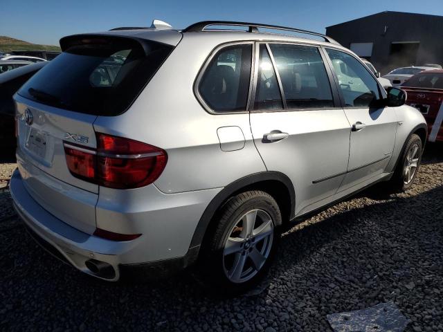 5UXZW0C50BL656051 - 2011 BMW X5 XDRIVE35D SILVER photo 3