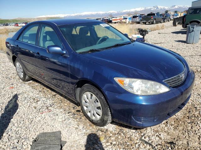 4T1BE32K35U422558 - 2005 TOYOTA CAMRY LE BLUE photo 4
