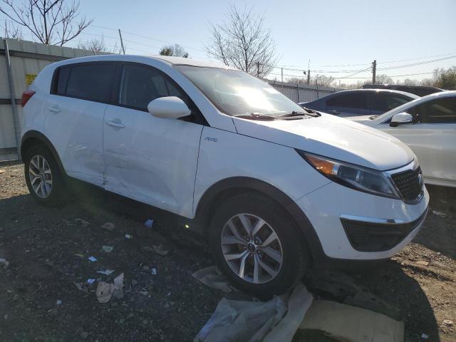 KNDPBCAC8F7693919 - 2015 KIA SPORTAGE LX WHITE photo 4