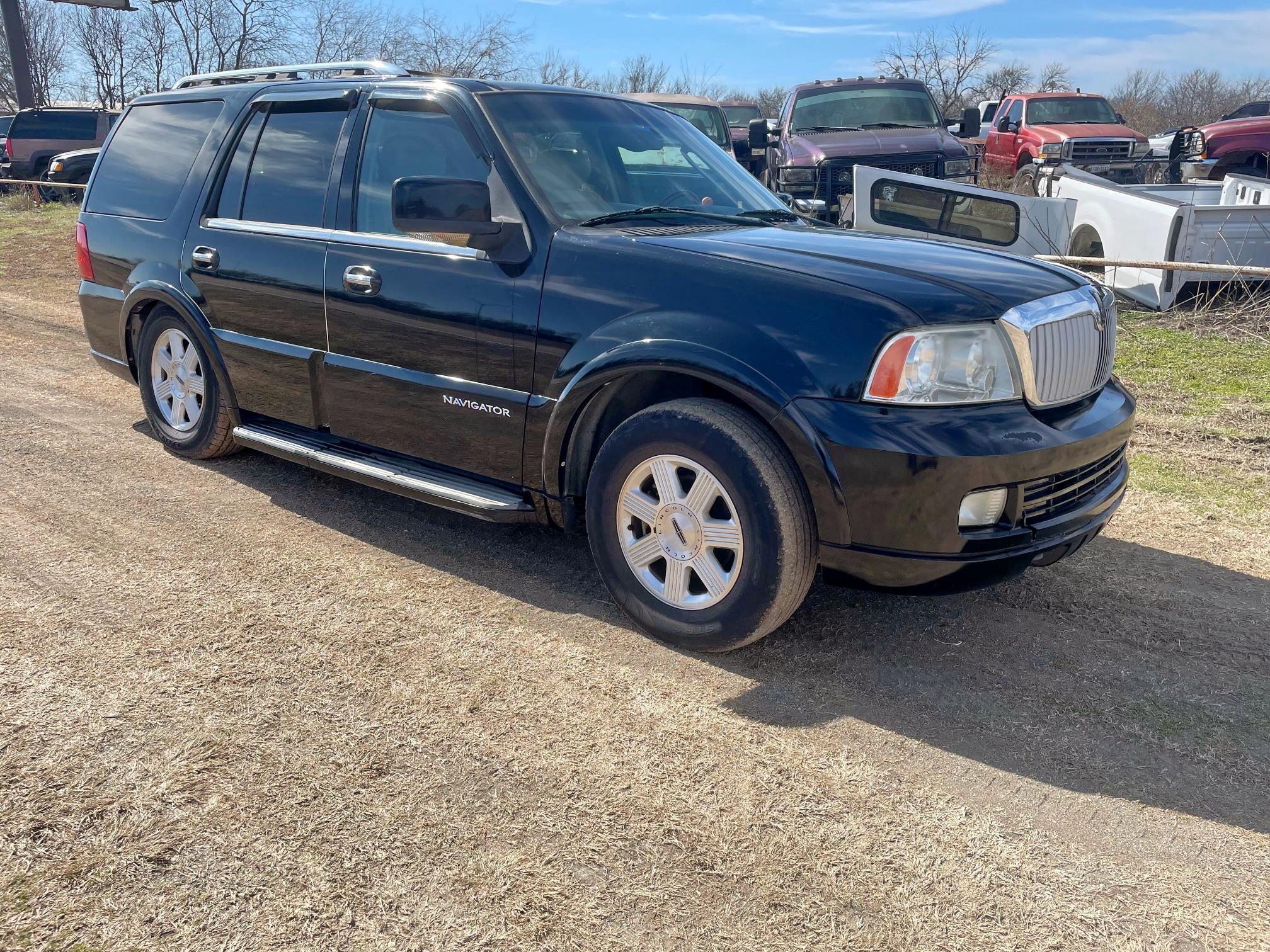 5LMFU285X5LJ11745 - 2005 LINCOLN NAVIGATOR 黑色 照片 1