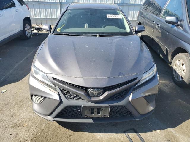 4T1M11BK0LU012984 - 2020 TOYOTA CAMRY SE CHARCOAL photo 5