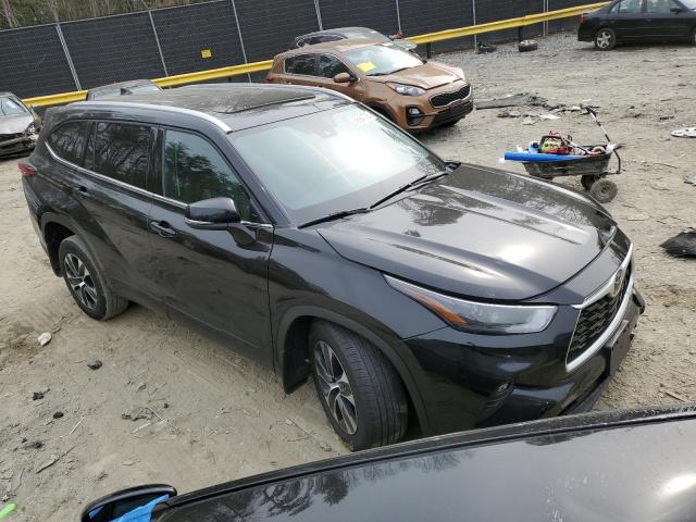 5TDGZRBH1NS172151 - 2022 TOYOTA HIGHLANDER XLE Schwarz Foto 4