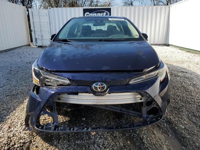 5YFEPMAEXNP358674 - 2022 TOYOTA COROLLA LE BLUE photo 5