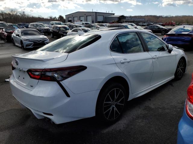 4T1G11AK8PU147070 - 2023 TOYOTA CAMRY SE NIGHT SHADE WHITE photo 3