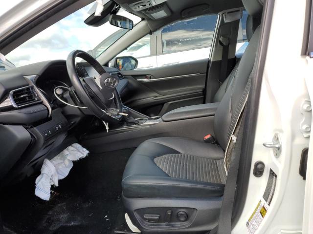 4T1G11AK8PU147070 - 2023 TOYOTA CAMRY SE NIGHT SHADE WHITE photo 7