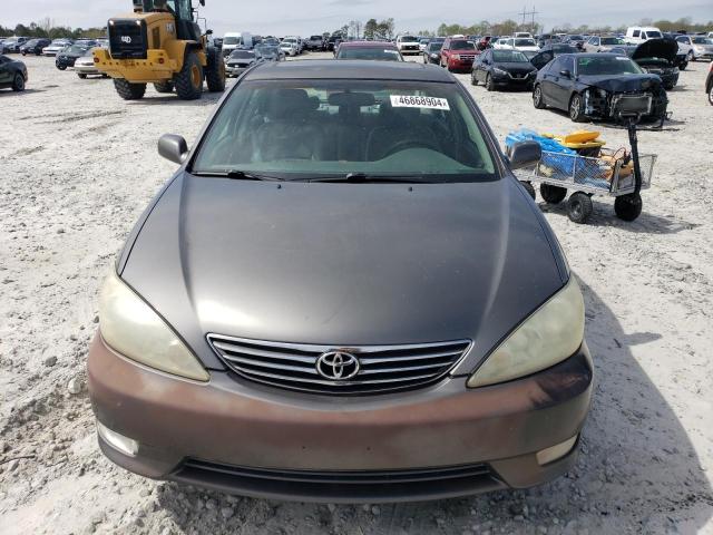 4T1BF30K75U603131 - 2005 TOYOTA CAMRY LE GRAY photo 5